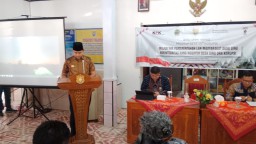 Bupati Kendal, Dico M Ganinduto, saat memberikan arahan dalam Bimtek program Desa Anti Korupsi, di Desa Ngampel Wetan, Ngampel Kendal, Selasa 09/05/2023. (Roni/Jateng Memanggil)