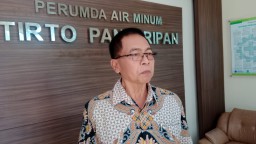 Keterangan: Kepala Perumda Air Minum Tirto Panguripan Kendal, Sunanto, usai acara Halalbihalal, di Perumda Air Minum Tirto Panguripan Kendal, Selasa 16/05/2023. (Roni/Jateng Memanggil)
