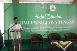 
Wakil Gubernur Jawa Tengah Taj Yasin, saat acara Halalbihalal Rabithah Ma’ahid Islamiyah (RMI) PW NU Jawa Tengah, di Pondok Pesantren API Syubbanul Wathon, Kecamatan Tegalrejo, Kabupaten Magelang. (Memanggil.co)
