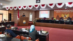 Ketetangan: Bupati Dico, saat memberikan sambutan dalam Rapat Paripurna DPRD Kendal, di Ruang Paripurna DPRD Kendal, Senin 05/06/2023. (Roni/Jateng Memanggil)