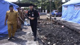 Bupati Dico Akan Bantu Bangunkan Dua Rumah Warga yang Terbakar di Sendang Dawung