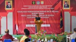 Keterangan: Setda Kendal, Sugiono, saat memberikan sambutan dalam acara sosialisasi aturan pemanfaatan lahan atau tanah milik negara, di Aula Lapas Terbuka Kelas IIB Kendal, Kamis 15/06/2023. (Jateng Memanggil/Ist)