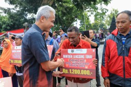 Ganjar Peringatkan Kades dan Perangkat Desa Jangan Saling Iri, Membangun Desa Harus Kompak
