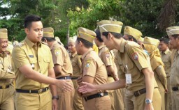 Keterangan: Bupati Kendal, Dico M Ganinduto, usai memimpin Apel Bersama awal bulan Juli tahun 2023 Pemkab Kendal, di Alun- alun Kendal, Senin 03/07/2023. (Jateng Memangil/Ist)