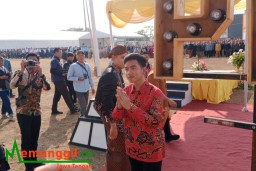 Keterangan: Wali Kota Surakarta, Gibran Rakabuming Raka, usai mengikuti upacara Hari Jadi Kabupaten Kendal yang ke 418, yang digelar di Stadion Kebondalem Kendal, Jumat 28/07/2023 pagi. (Roni/Jateng Memanggil)
