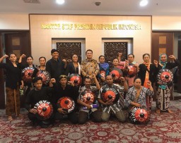 Kecewa Dibohongi Ganjar, Warga Sedulur Sikep Pati Tantang Capres Kontrak Politik Peduli Kendeng