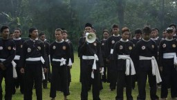 Ketua Perguruan Pencak Silat Cempaka Putih Cabang Pati, Agus Widodo, menginstruksikan ribuan para pendekar binaannya untuk menjaga Kamtibmas.