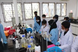 Peserta Super Science Dikenalkan Proses Olah Minyak Bumi ke Produk Migas
