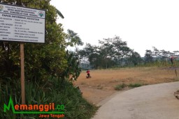 Pekerjaan Rabat Beton di Gecos Genting Gunung Tidak Sesuai di Papan Proyek, Warga Geram