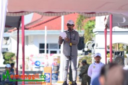 Ketetangan: Sekretaris Daerah Kendal, Sugiono, saat memimpin Upacara Haornas ke 41 tahun 2024, di Alun- alun Kendal, Senin 09/09/2024. (Roni/ Jateng Memanggil)
