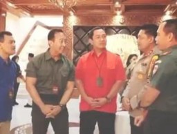 Keterangan: Kapolda Jateng, Irjen Pol Ribut Hari Wibowo dan Calon Gubernur Jateng, Andika Perkasa, saat acara penetapan paslon dan nomer urut Cagub- Cawagub Jateng, di KPU Jateng. (Ist/Jateng Memanggil)