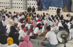 Target 3 Hari Selesai, KPU Kendal Kerahkan 220 Orang Untuk Mensortir dan Melipat Surat Suara