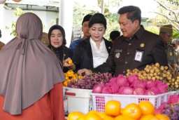 Pemkot Salatiga Adakan Bazar Murah di Halaman Kantor Sekda