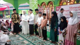 Safari Ramadan, Bupati Tika Sambangi Warga Limbangan dan Ajak Buka Bersama