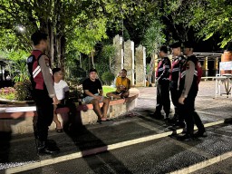 Keterangan: Para anggota Polres Kendal, Saat melaksanakan razia di beberapa titik kumpul atau keramian di wilayah Kota Kendal, Minggu 16/03/2025 dini hari. (Ist/Jateng Msmanggil)