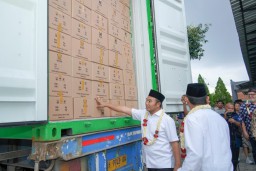 Bupati Sragen Melihat Hasil Mainan yang Dibuat Penghuni Lapas (Jateng Memanggil/Ist)