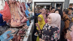Terlihat Bupati Kendal Tinjau Kondisi Pasar Menjalang Lebaran (Jateng Memanggil/Ist)