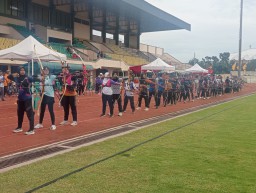 Keterangan: Ratusan atlit panahan saat mengikuti kejuaraan Panahan Kendal Open 2025, di Stadion Kebondalem Kendal, Jumat 18/04/2025. (Ist/Jateng Memanggil)