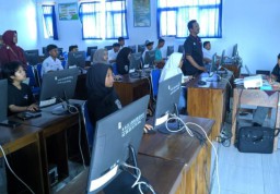 Ketarangan: Siswa SMANB1 Sale, saat mengikuti pelatihan kerja di BLK Rembang, Selasa 29/04/2025. (Hms/Jateng Memanggil)