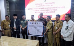 Keterangan: Bupati Harno, saat penandatangan pakta intregritas SPMB 2025-2026. (Hms/Jateng Memanggil)