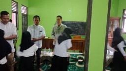 Pedulikan Pendidikan Agama dan SDM, Firnando Ganinduto Salurkan Bantuan ke TPQ NU 13 Sriwulan