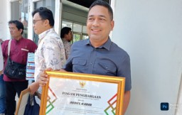 Keterangan: Dirut PT Radik Jaya, Abdul Kadir, raih penghargaan sebagai pembayar pajak tertinggi di Kabupaten Kendal. (Ist/Jateng Memanggil)