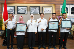 Kemenpan RB Berikan Penghargaan ke 3 Intasi di Pemkab Kendal