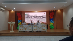 Keterangan: Pj Sekda Kendal, Agus Dwi Lestari (tengah depan) saat menyampaikan rangkaian kegiatan Hari Jadi Kendal ke 420, saat konferensi pres, di ruang Abdi Praja, Rabu 02/07/2025. (Roni/Jateng Memanggil)