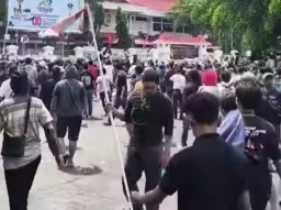 Demo di Pati Keos, Demonstran Ngotot Bupati Sudewo Mundur dari Jabatannya