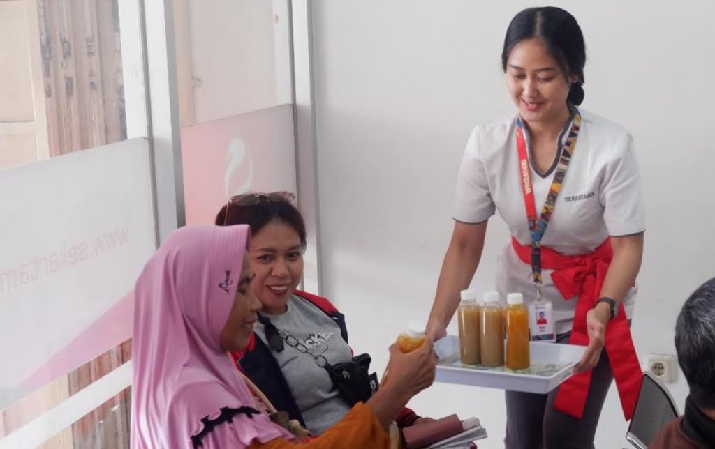 Di Hari Jamu Nasional 2023, Sekartama Weleri Bagikan Ratusan Jamu Gratis ke Masyarakat