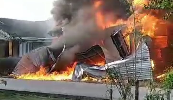 Gudang Plastik Prabot Rumah Tangga di Montongsari Weleri Hangus Terbakar