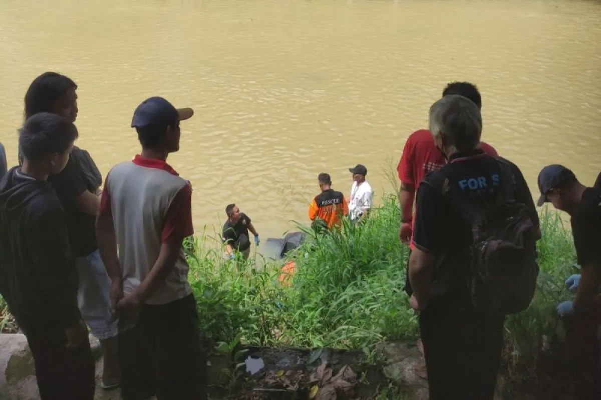 Polisi Telusuri Identitas Jasad di Kali Anyar Solo