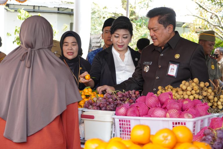 Pemkot Salatiga Adakan Bazar Murah di Halaman Kantor Sekda