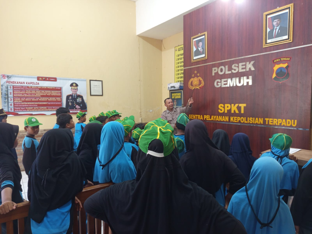 SD IT Cepiring Kenalkan Siswanya Ke Polisi dan Fungsi-fungsi Dasar Kepolisian, Ini Tujuannya!