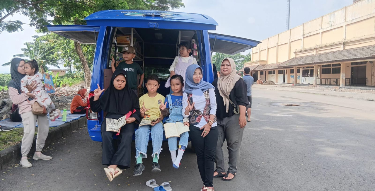 Budaya Baca Warga Kendal Makin Menguat, Perpustakaan Keliling Dinarpus Selalu Diburu Pengunjung